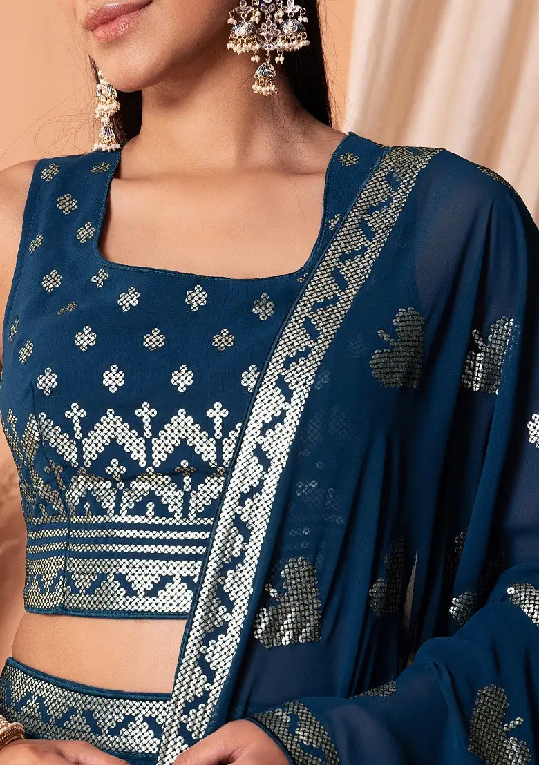 Lehenga Choli en georgette bleue avec sequins et broderie à fil