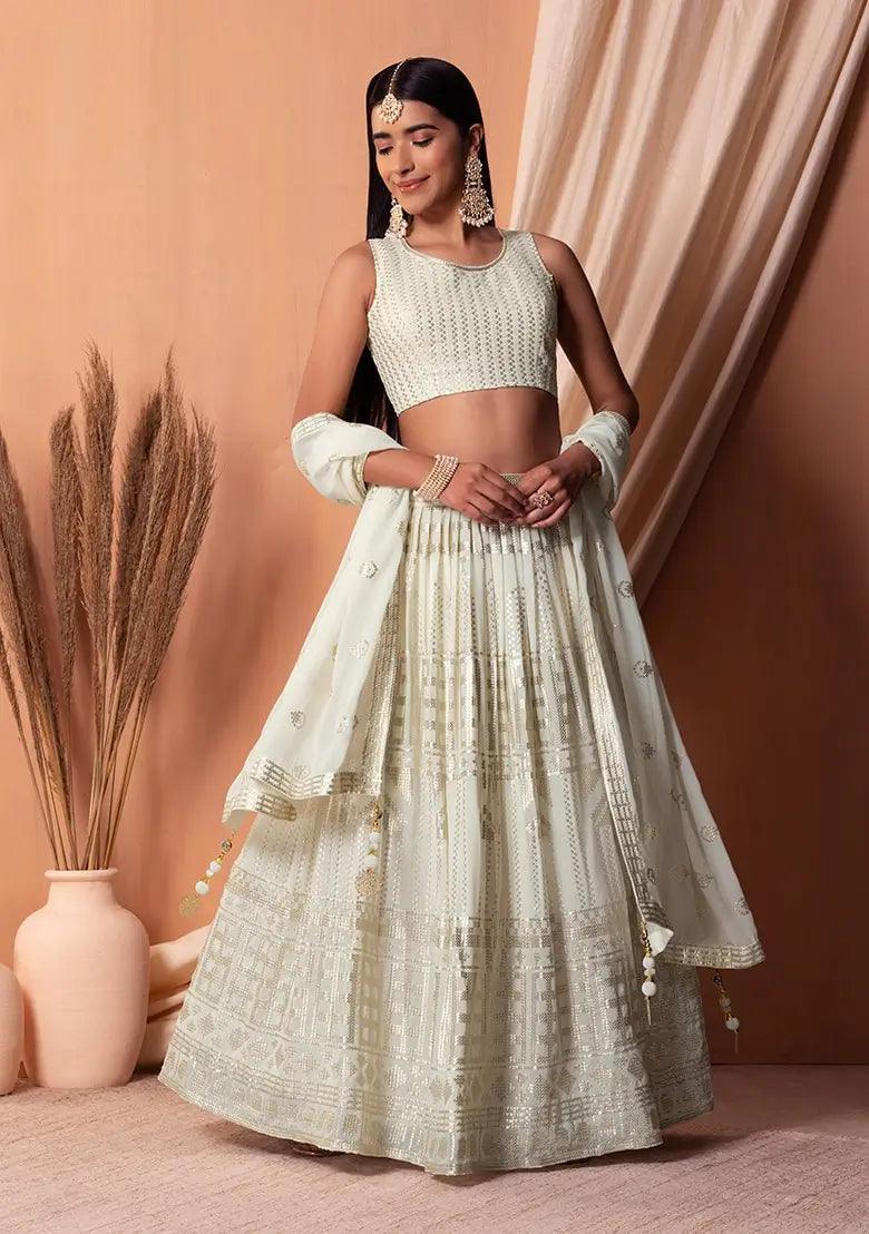 Lehenga Choli en georgette blanche avec sequins et broderie à fil