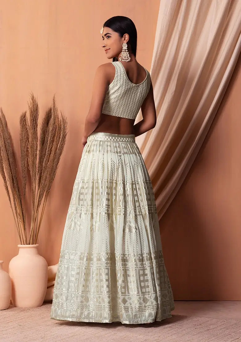 Lehenga Choli en georgette blanche avec sequins et broderie à fil