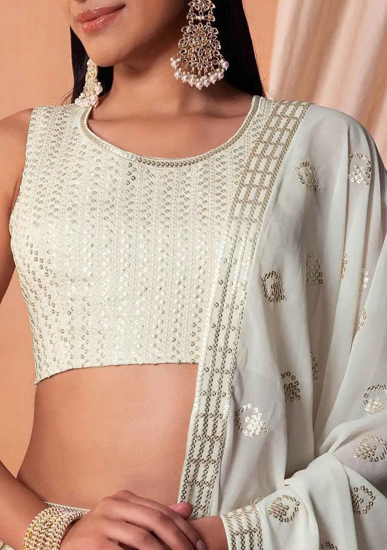 Lehenga Choli en georgette blanche avec sequins et broderie à fil