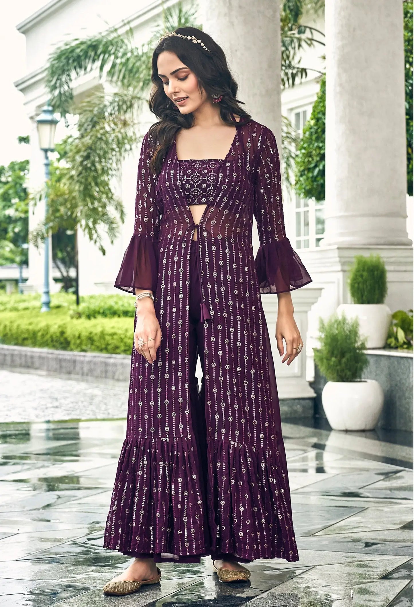 Ensemble Sharara Indo-Occidental en Georgette Violet Raisin Foncé avec Broderie au Fil et Sequins