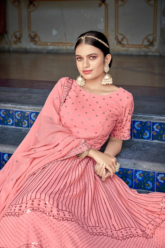 Lehenga choli rose pêche en georgette avec broderies de fils et sequins
