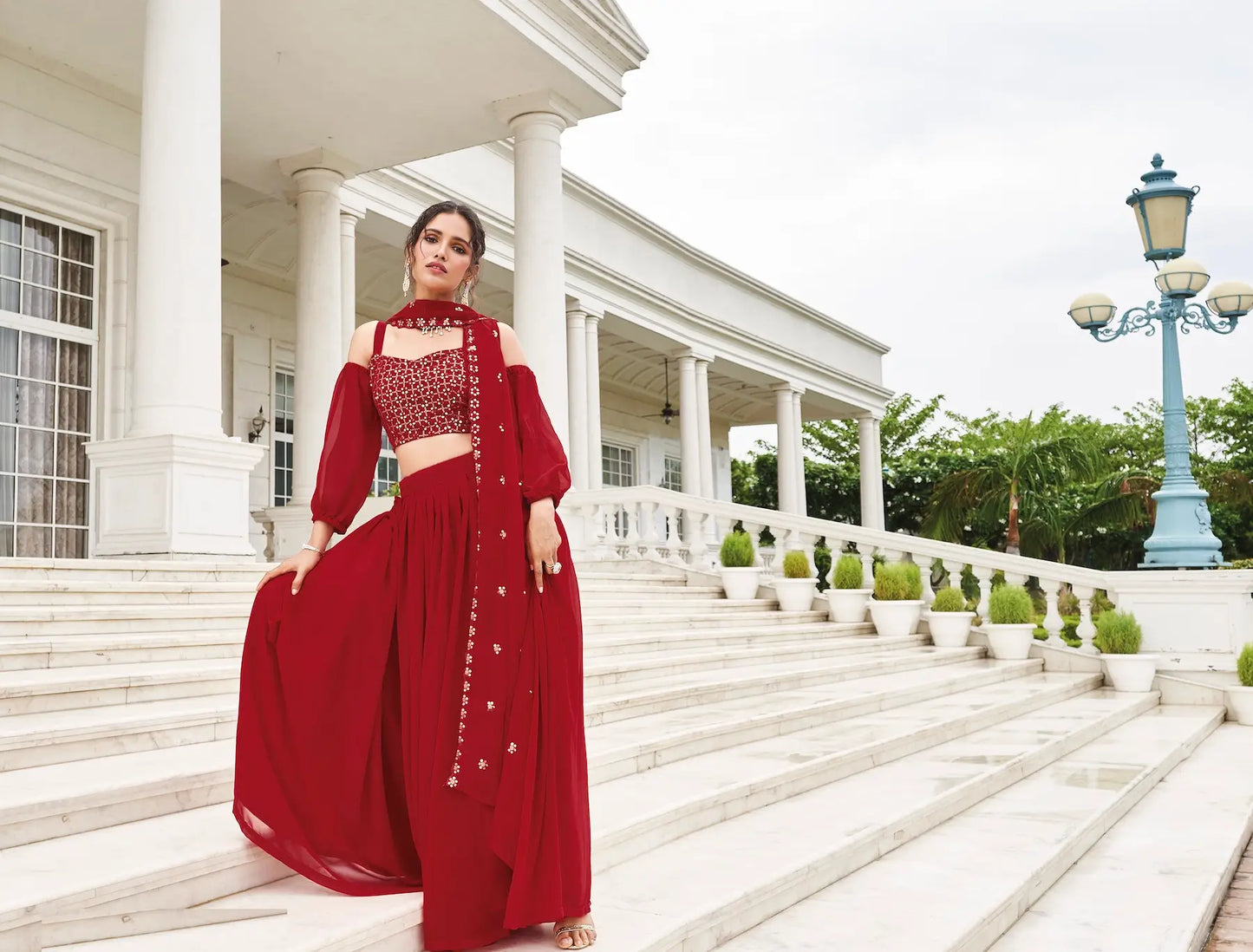 Lehenga Choli en Georgette Rouge avec Broderie au Fil et Sequins