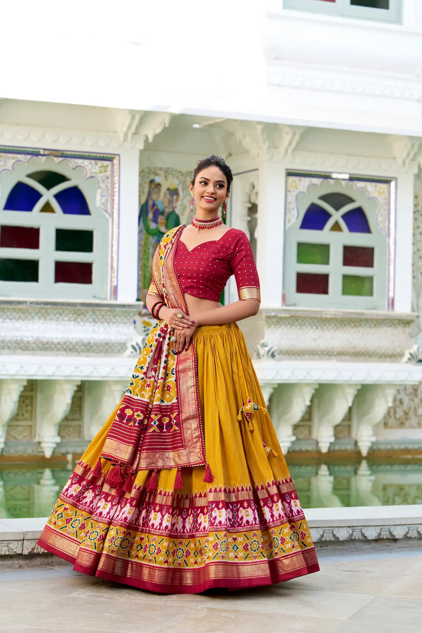 Lehenga Choli Moutarde en Soie Tussar – Imprimé Patola et Travaux en Feuille Métallique