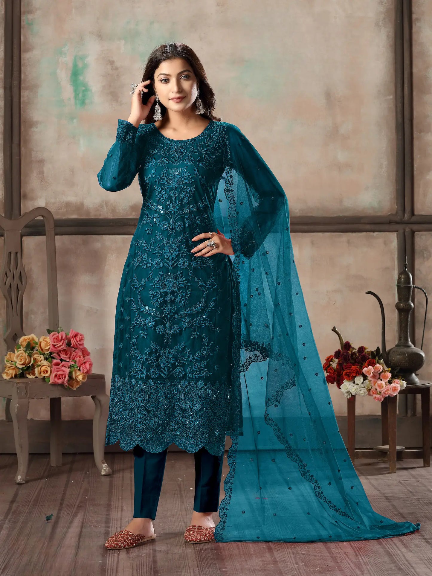 Salwar Kameez Bleu Sarcelle en Filet avec Broderie au Fil et Sequins