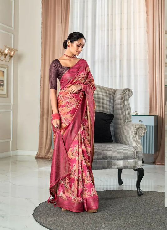 Sari en soie tissée à la main rose poudré avec imprimé numérique et large bordure zari
