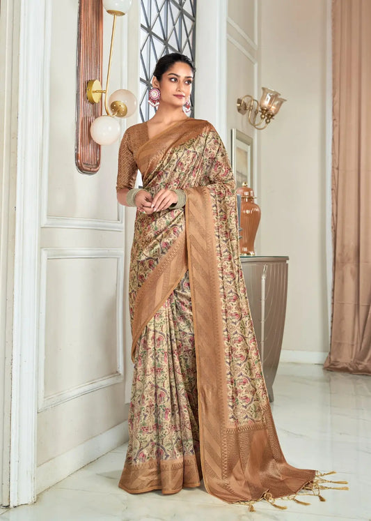 Sari en soie tissée à la main rose-beige avec imprimé floral numérique et large bordure zari
