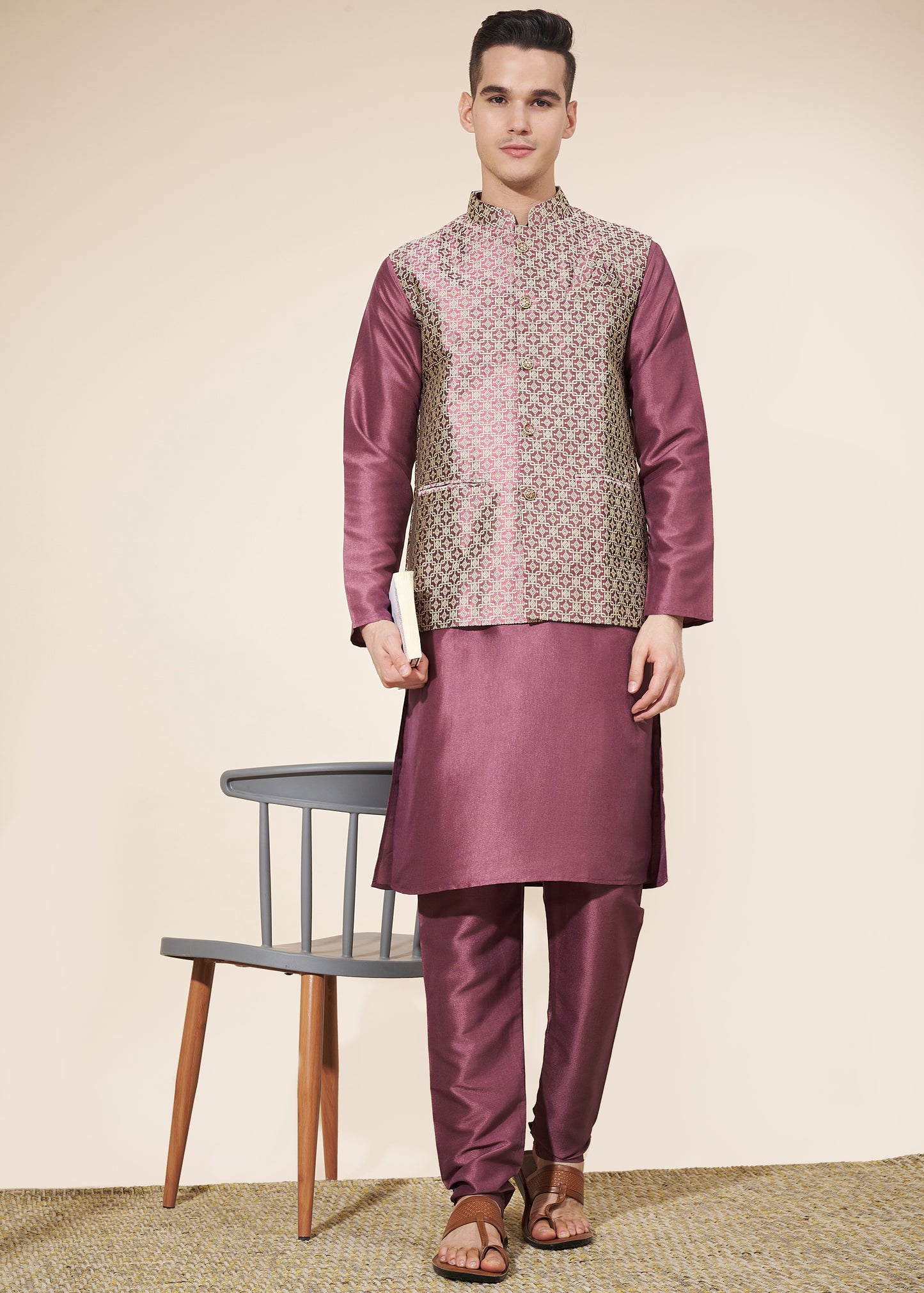 Ensemble Kurta tendance rose mauve avec Veste Koti mauve en jacquard COLLECTION AYAAN