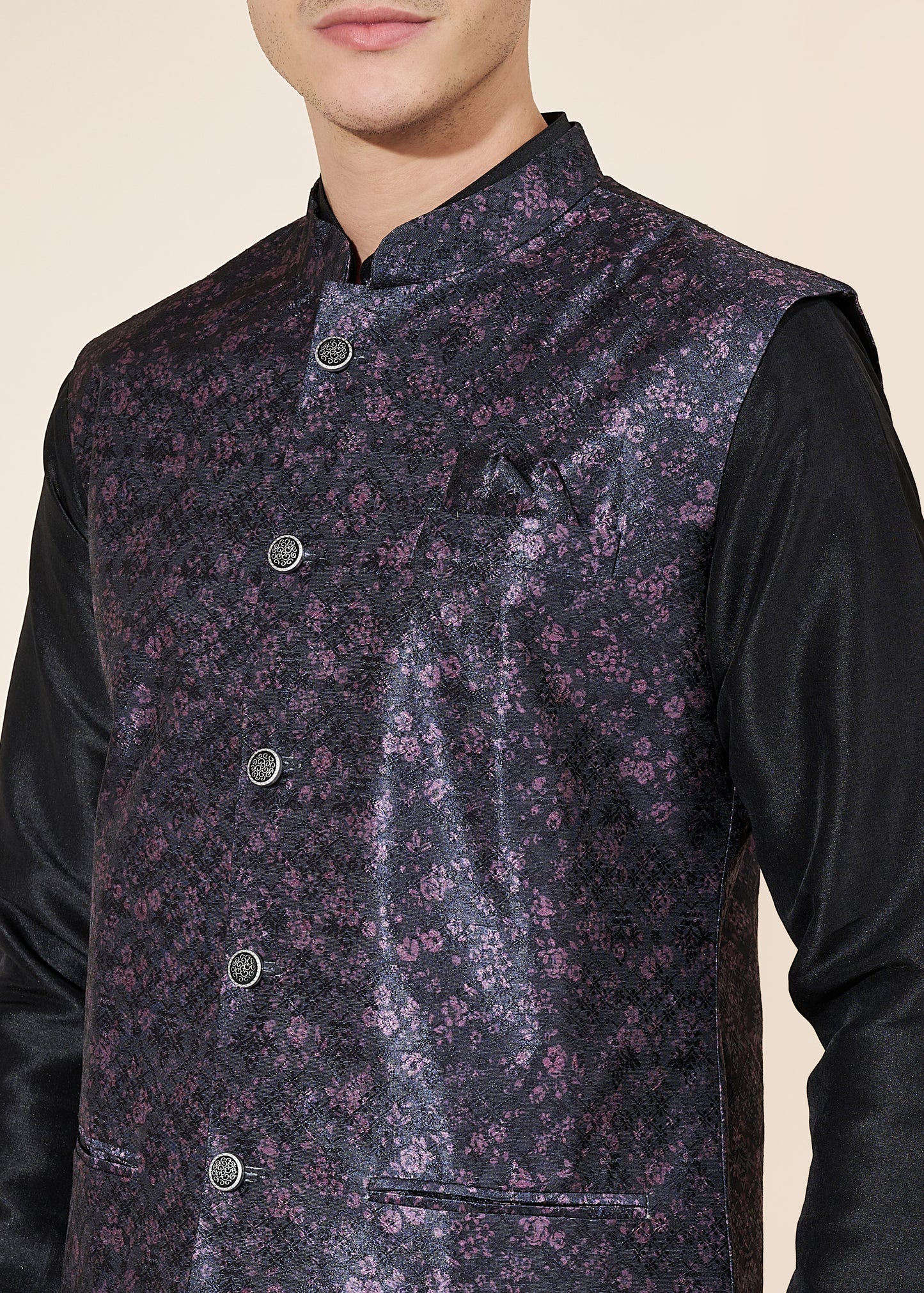 Ensemble Kurta tendance noir avec Veste Koti noire à motifs en jacquard COLLECTION AYAAN