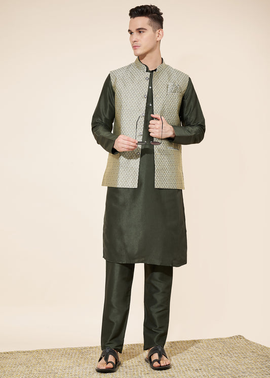Ensemble Kurta tendance vert olive avec Veste Koti à motifs en jacquard COLLECTION AYAAN