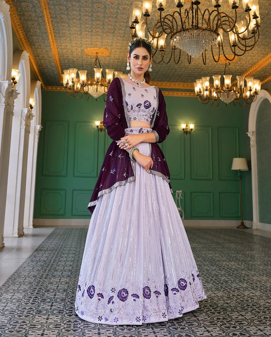 Ensemble Lehenga Choli violet lavande en Georgette avec broderie en fil et sequins