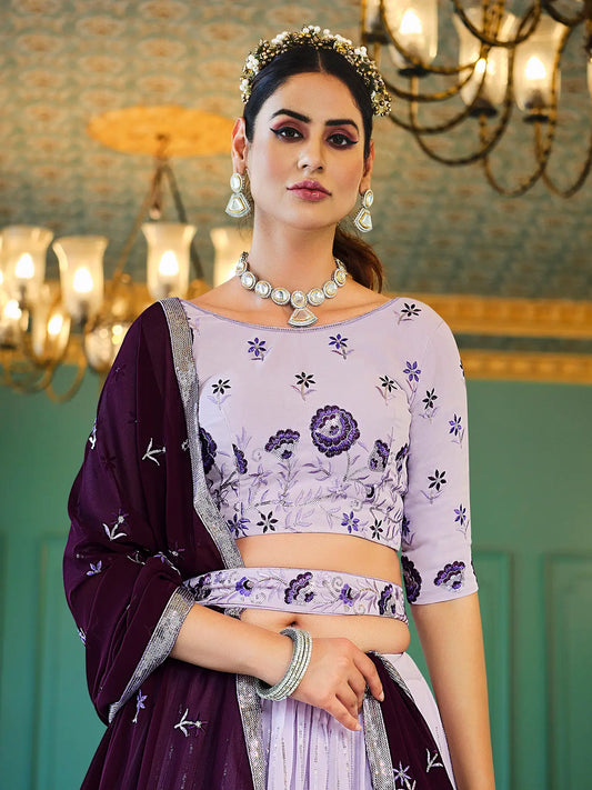 Ensemble Lehenga Choli violet lavande en Georgette avec broderie en fil et sequins