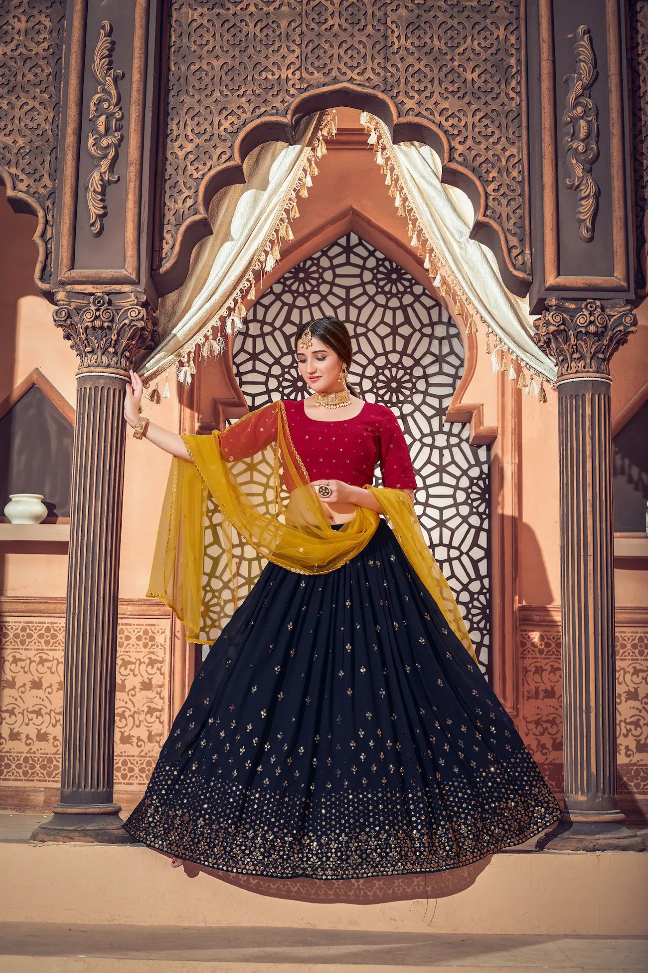 Lehenga Choli en Georgette Bleu Marine avec Broderie au Fil et Sequins