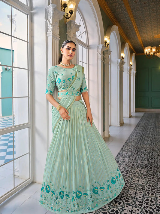 Ensemble Lehenga Choli vert clair en Georgette avec broderie en fil et sequins