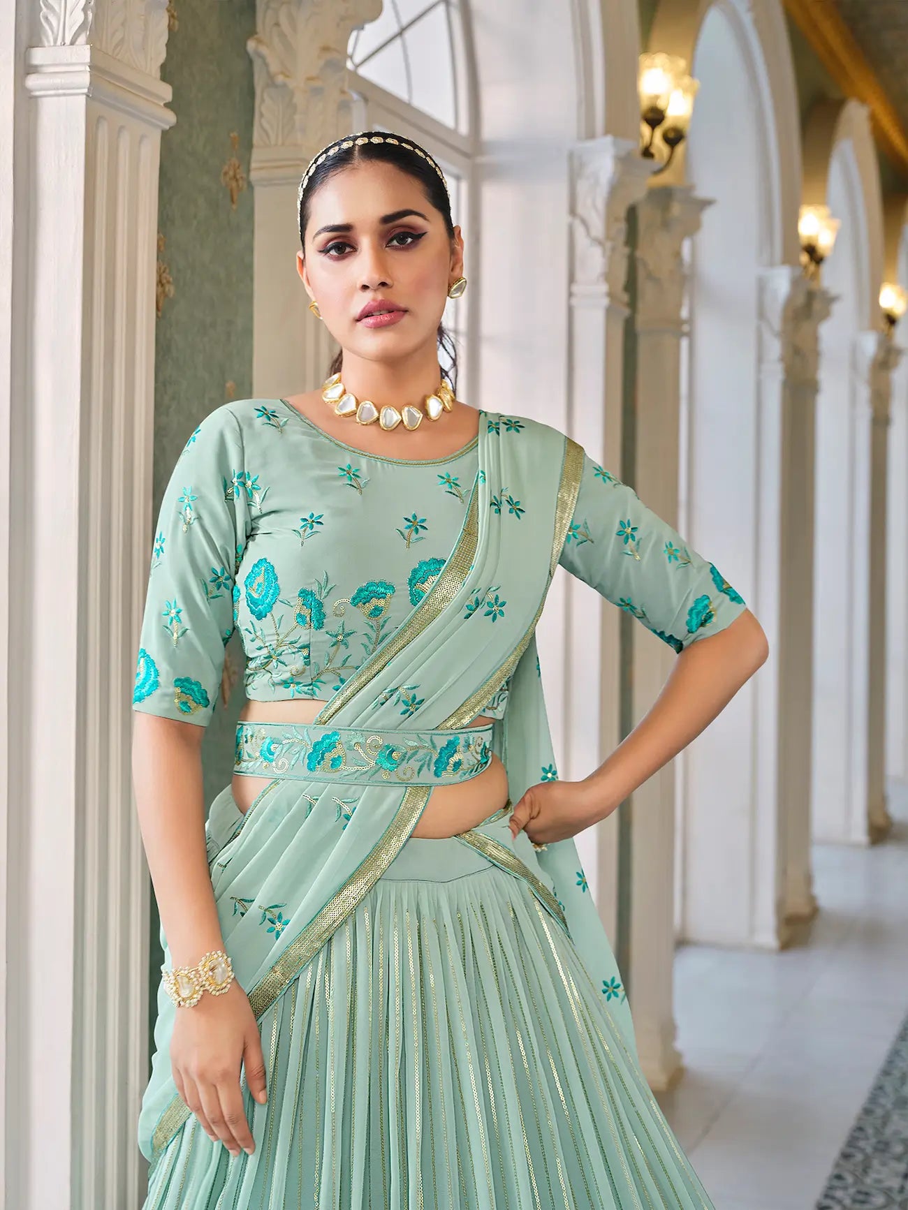 Ensemble Lehenga Choli vert clair en Georgette avec broderie en fil et sequins