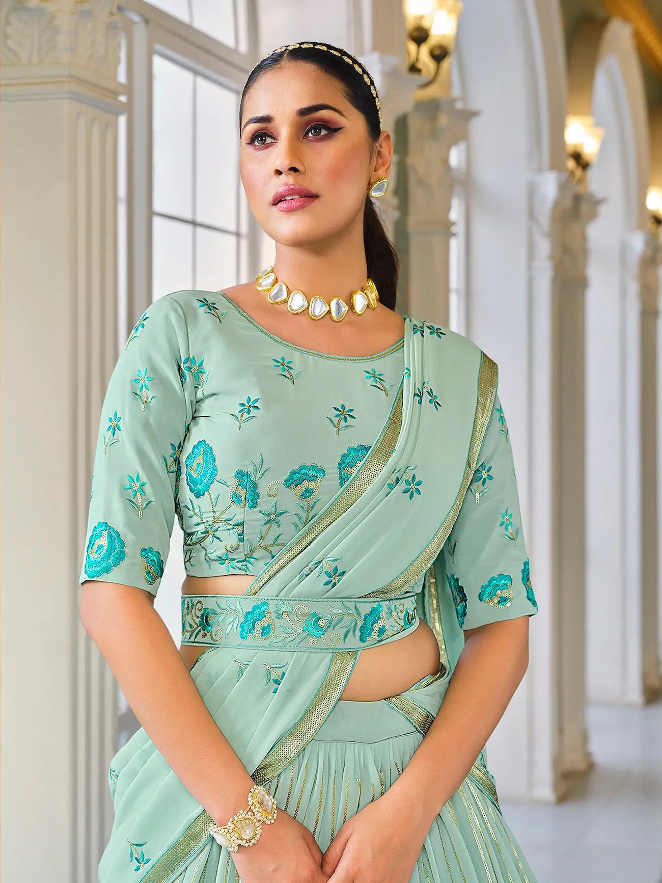 Ensemble Lehenga Choli vert clair en Georgette avec broderie en fil et sequins