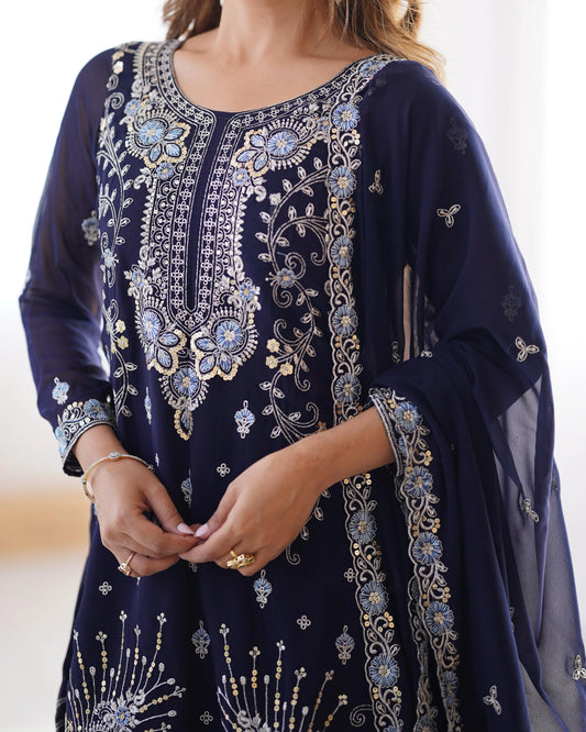 Ensemble Sharara bleu foncé avec broderies, sequins en faux georgette