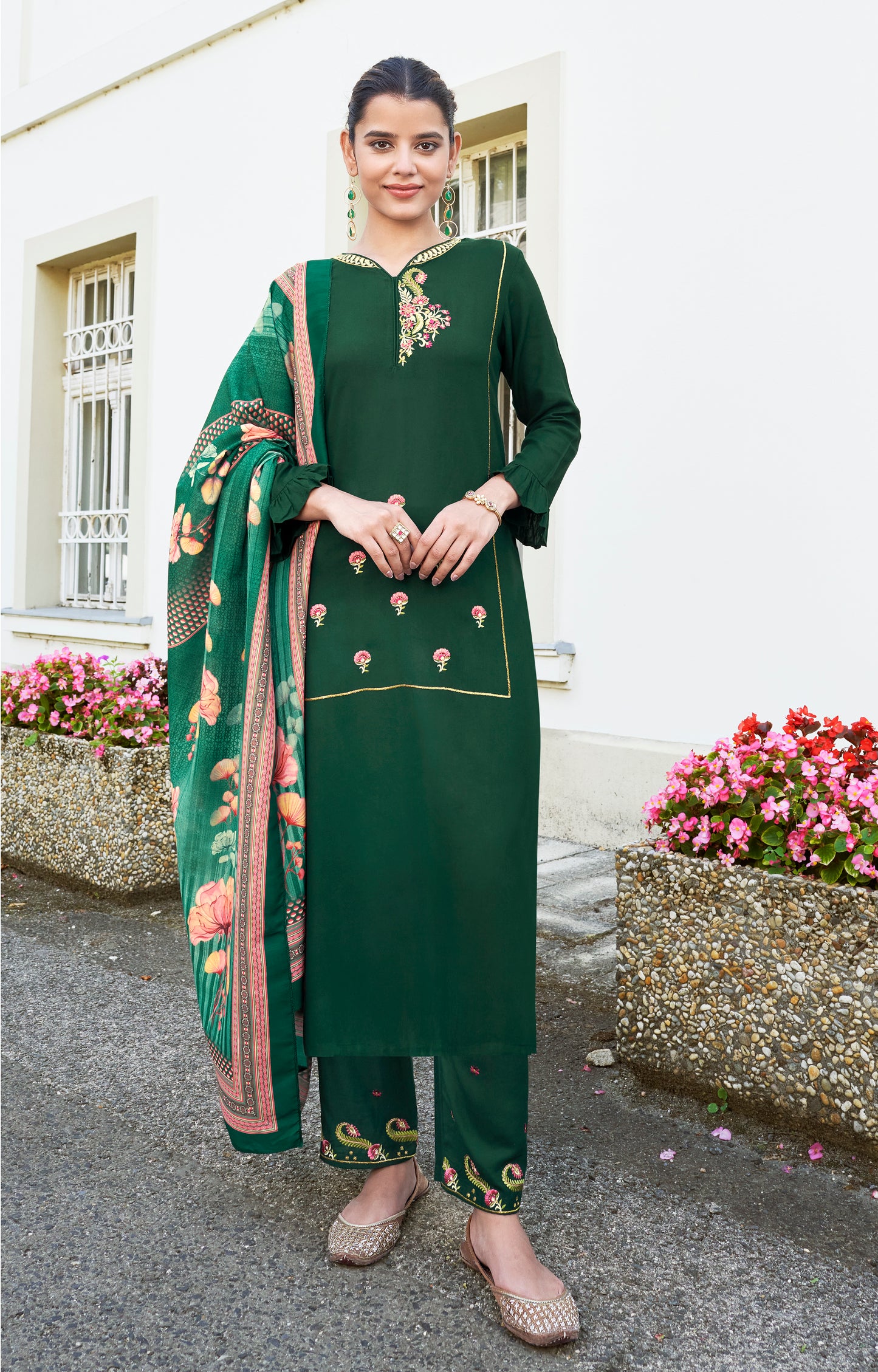 Wunderschönes langes Kurta aus Seide in Schwarz und Bronze