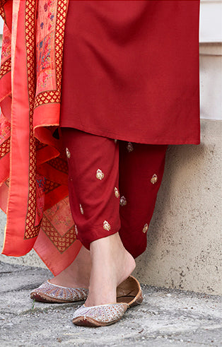 Wunderschönes langes Kurta aus Seide in Schwarz und Bronze