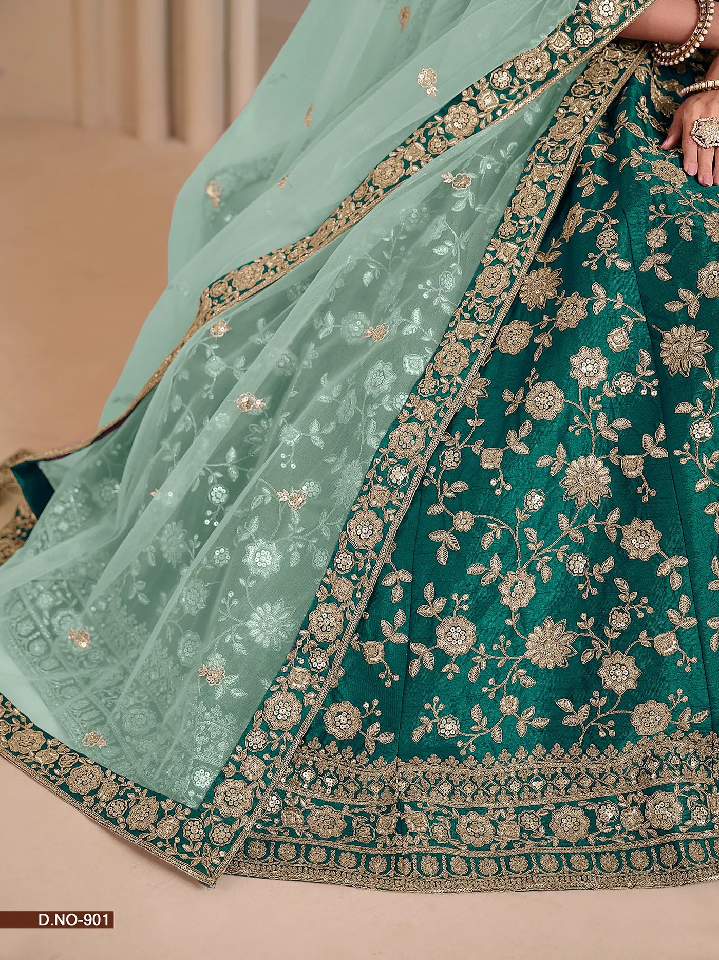 Designer Lehenga Choli aus seegrüner Kunstseide mit Fadenstickerei und Pailletten