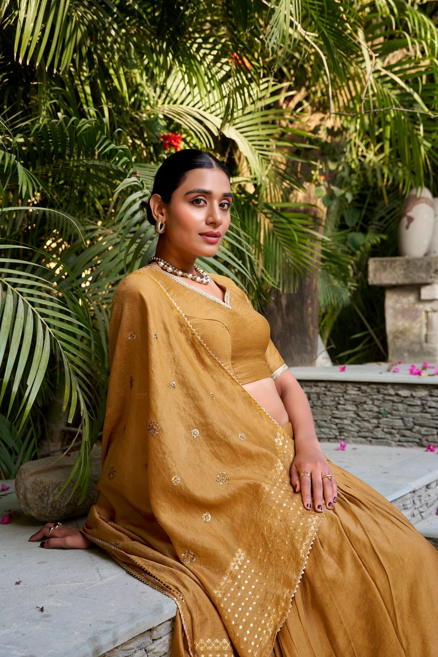 Lehenga Choli en soie Chanderi moutarde clair avec travail de tissage en zari
