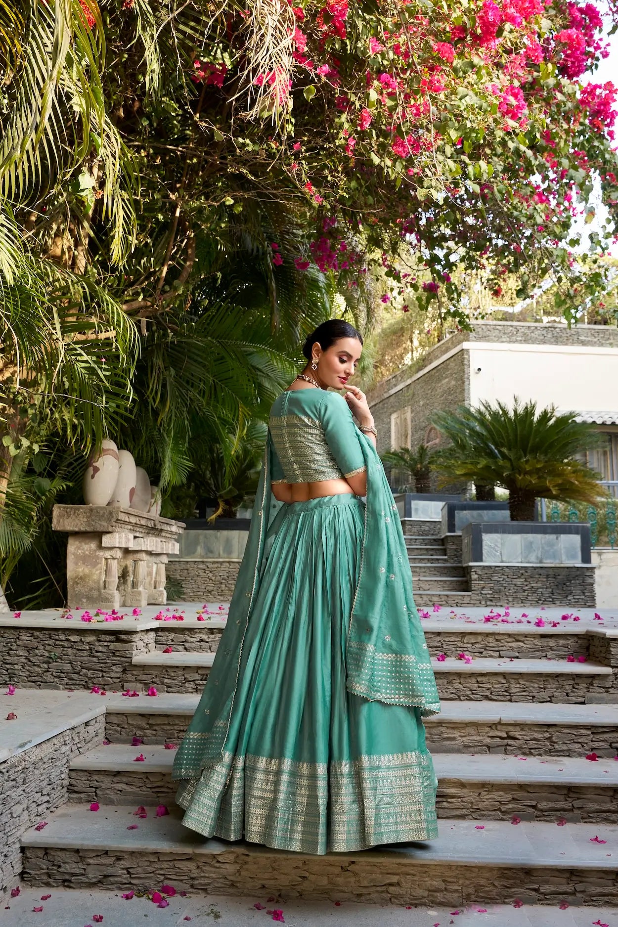 Seegrüner Lehenga Choli aus reiner Chanderi-Seide mit Zari-Webarbeit