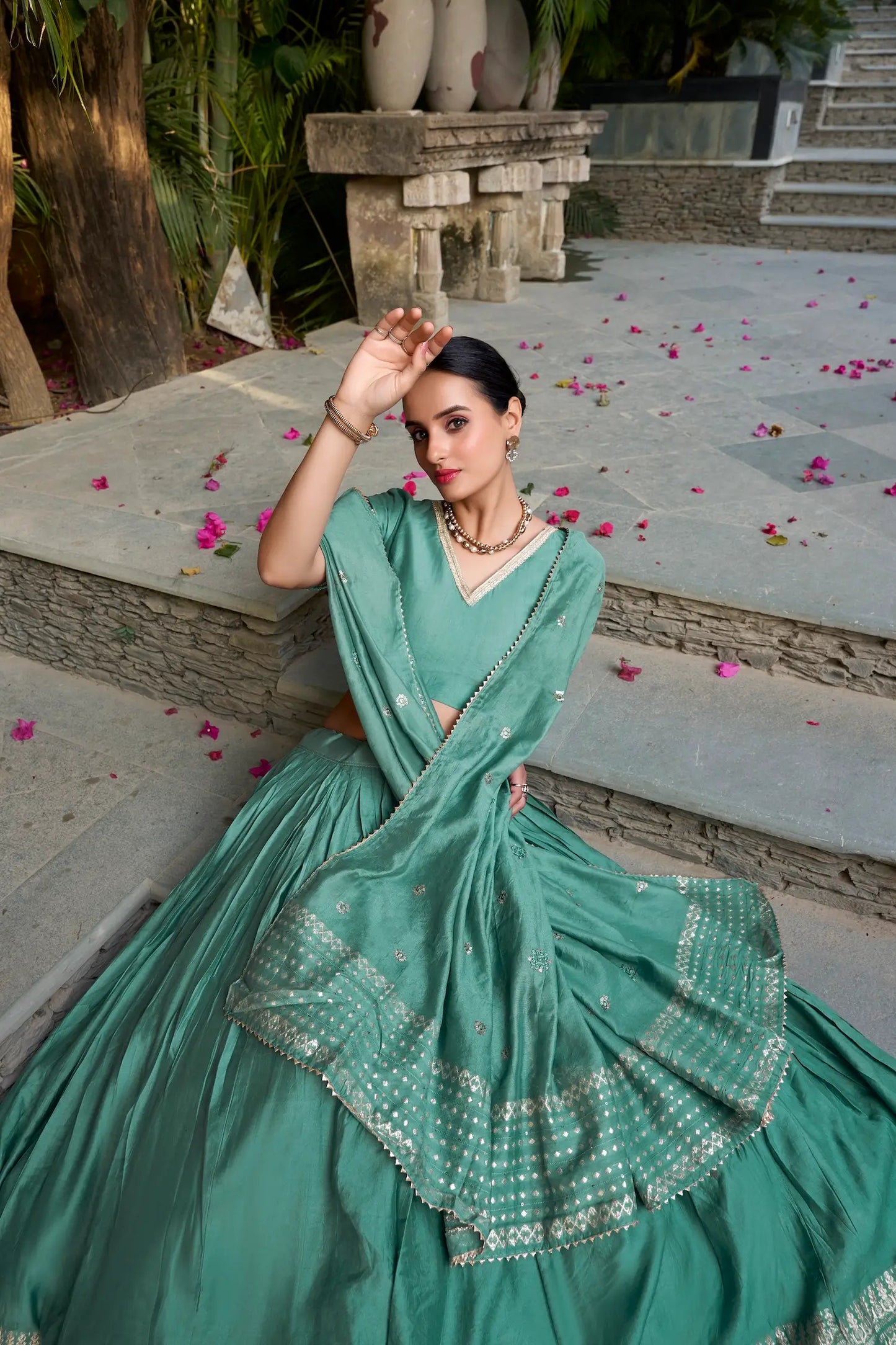 Seegrüner Lehenga Choli aus reiner Chanderi-Seide mit Zari-Webarbeit
