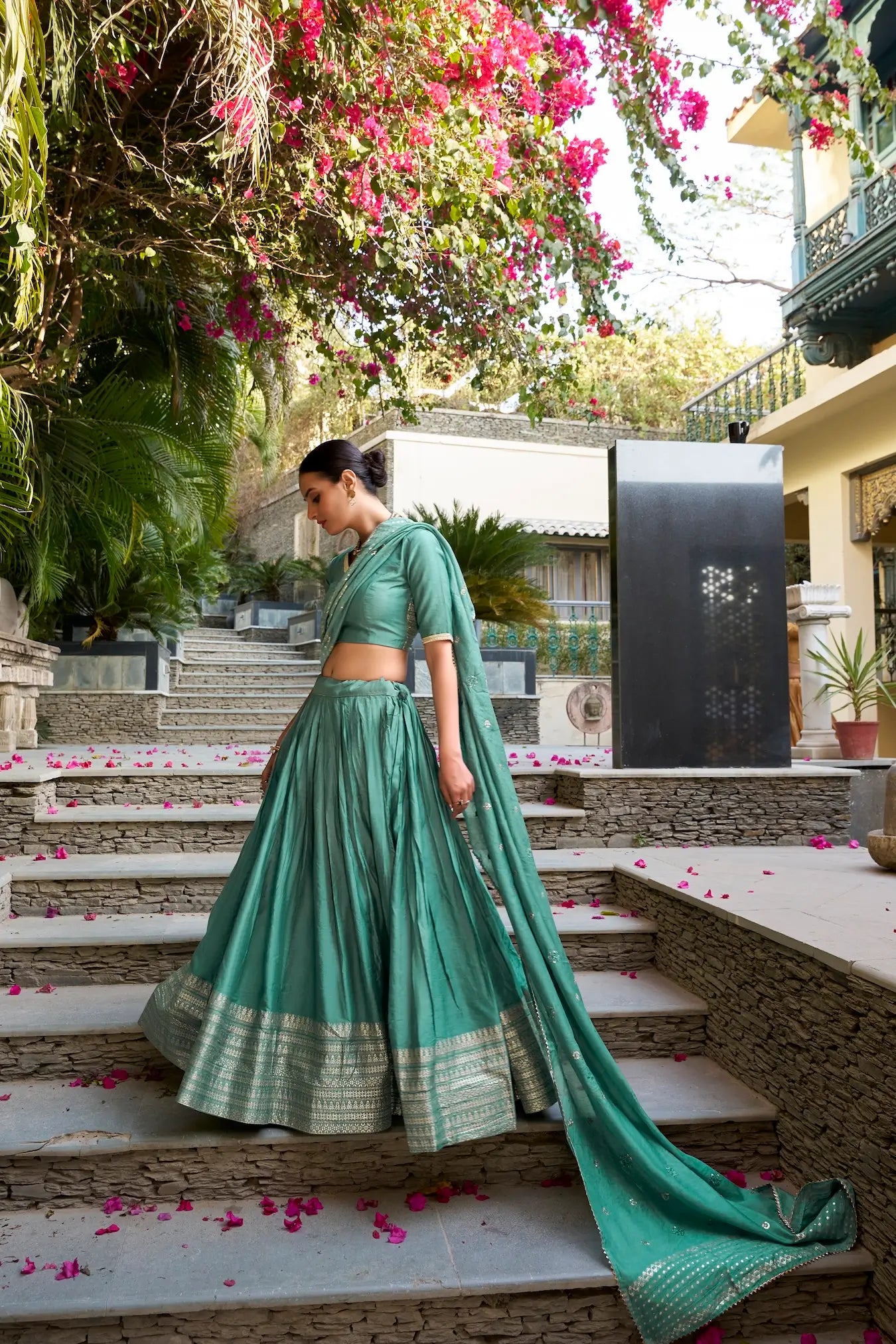 Seegrüner Lehenga Choli aus reiner Chanderi-Seide mit Zari-Webarbeit