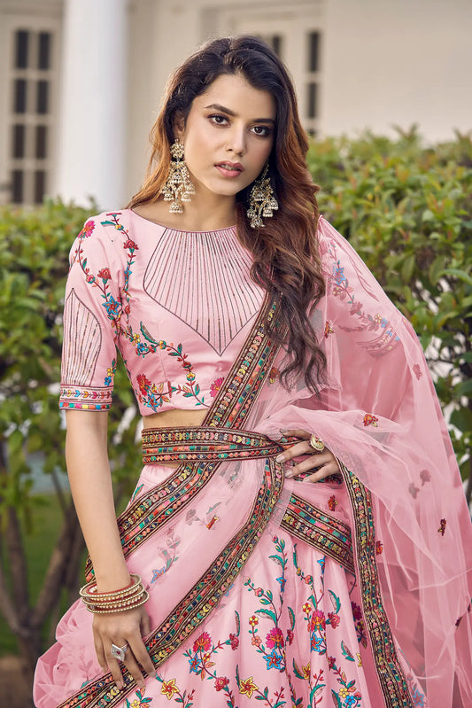 Lehenga Choli en Soie Rose avec Broderie au Fil et Sequins COLLECTION KAYANI