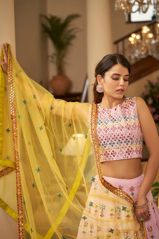 Ensemble Lehenga Rose Tendre en Georgette avec Travail Gota Patti et Broderies