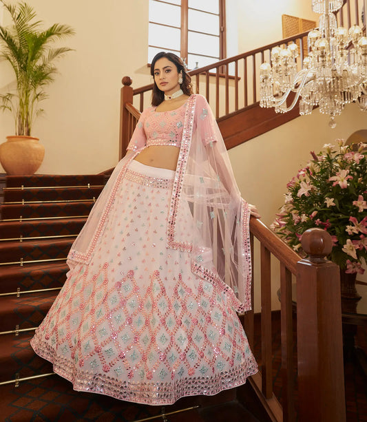Ensemble Lehenga Blanc Nacré en Georgette avec Travail Gota Patti et Broderies