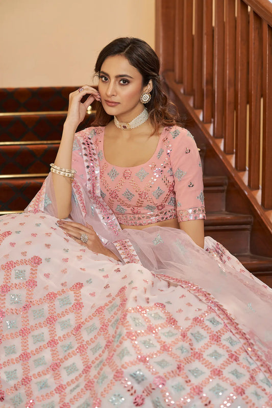 Ensemble Lehenga Blanc Nacré en Georgette avec Travail Gota Patti et Broderies