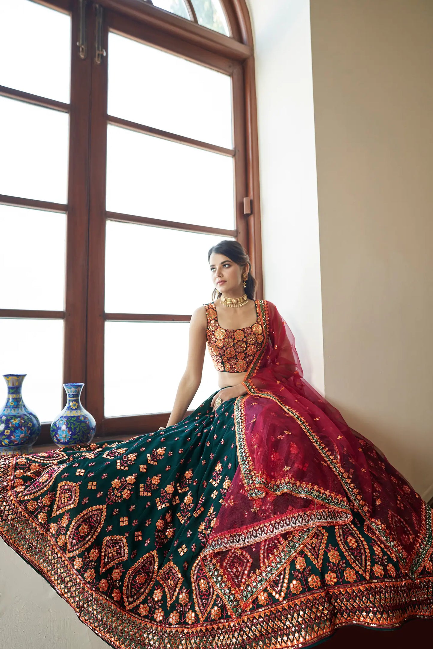 Ensemble Lehenga Vert Émeraude en Georgette avec Travail Gota Patti et Broderies Perlées