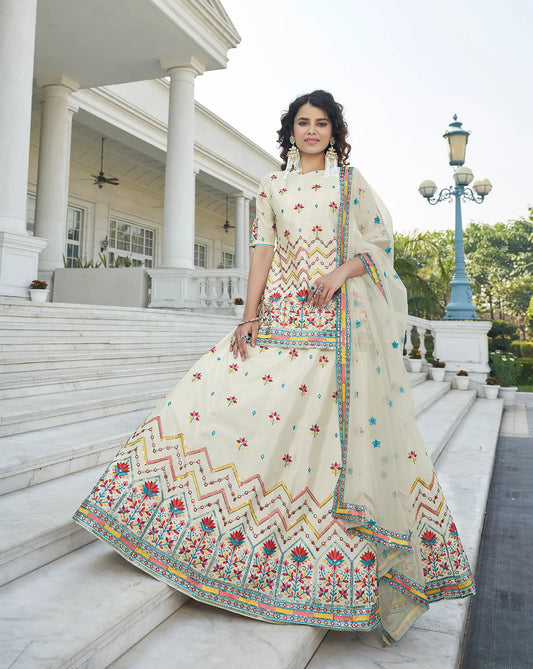 Lehenga Choli Beige Chinon avec Broderie en Gota Patti, Fil et Sequins