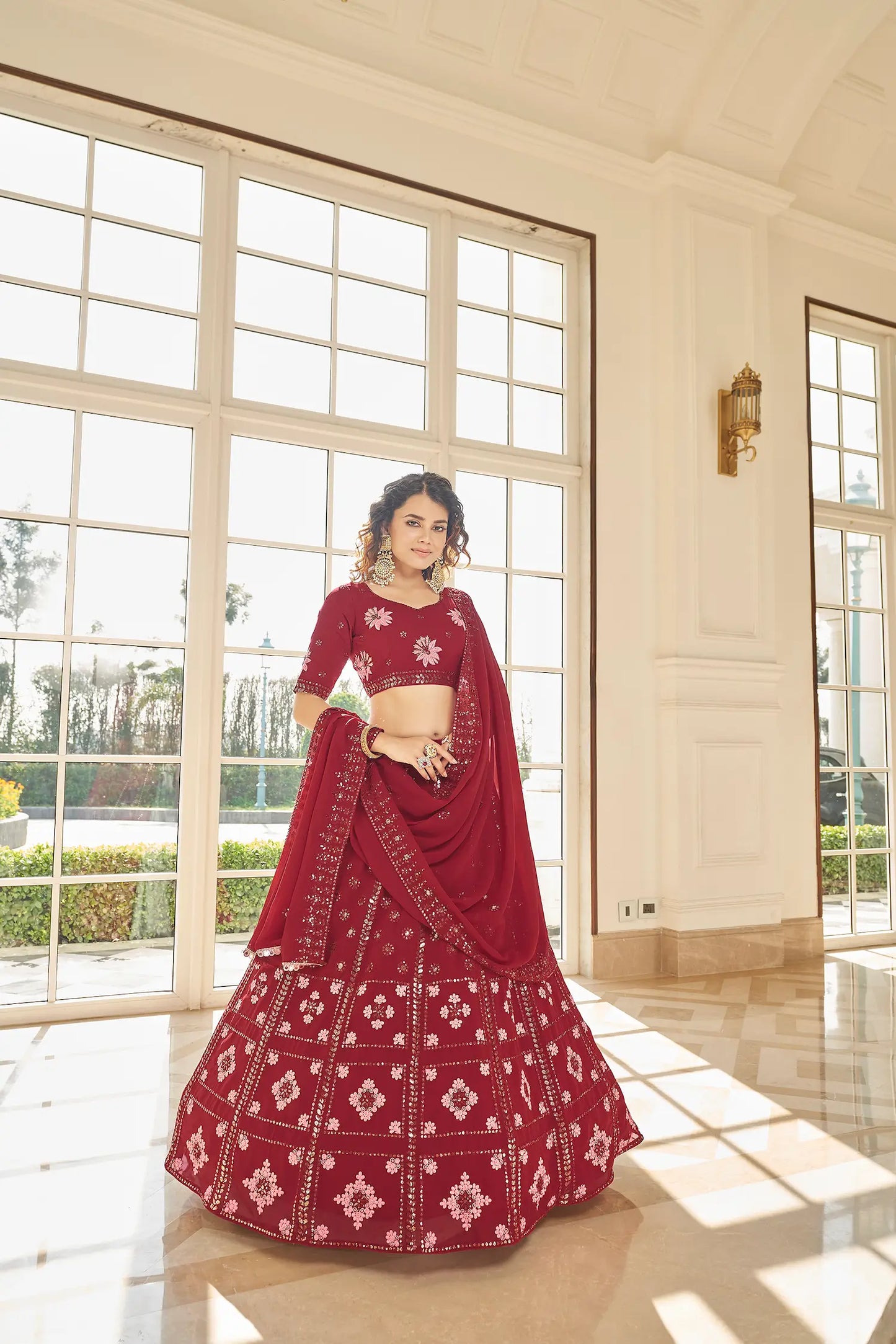 Lehenga Choli en Georgette Rouge avec Broderie en Fil et Sequins