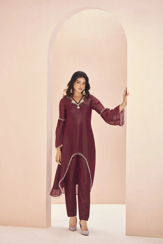 Salwar en organza bordeaux avec broderie à la main