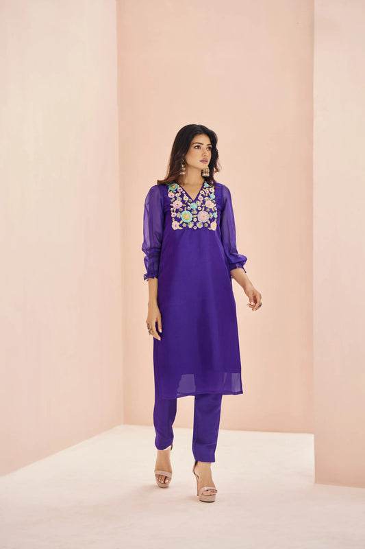 Ensemble Salwar Violet en Organza avec Broderie Artisanale
