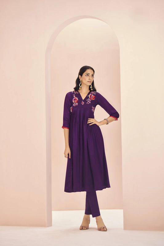 Salwar Suit en Organza Bordeaux avec Broderie à la Main