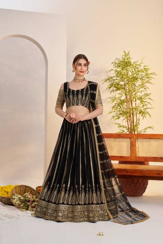 Lehenga noir en filet avec broderies et sequins COLLECTION MAISHA