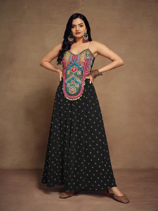 Ensemble coordonné en soie noire avec broderie artisanale indo-occidental