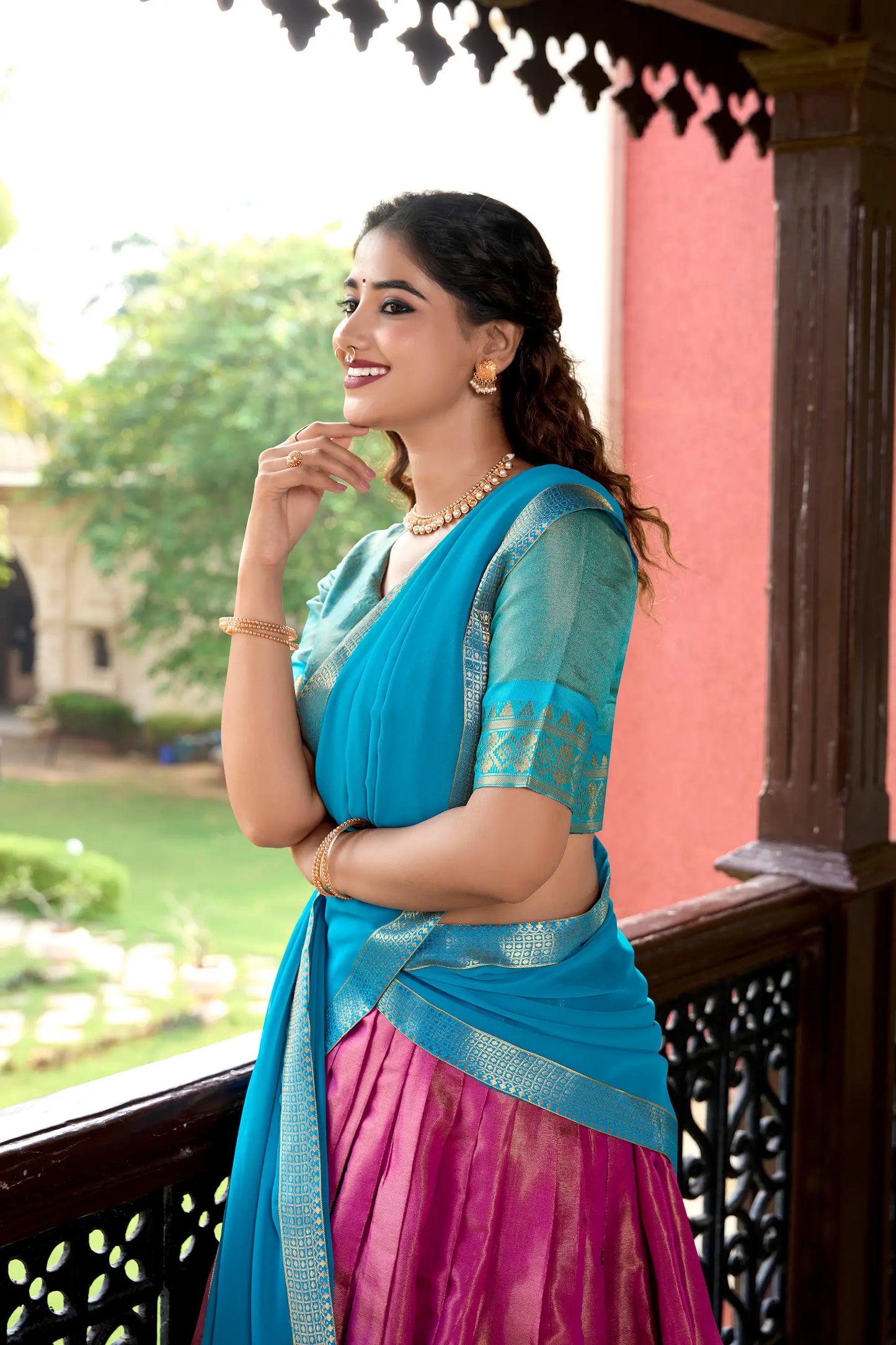 Kanchipuram, rosa Lehenga Choli mit Zari-Stickerei