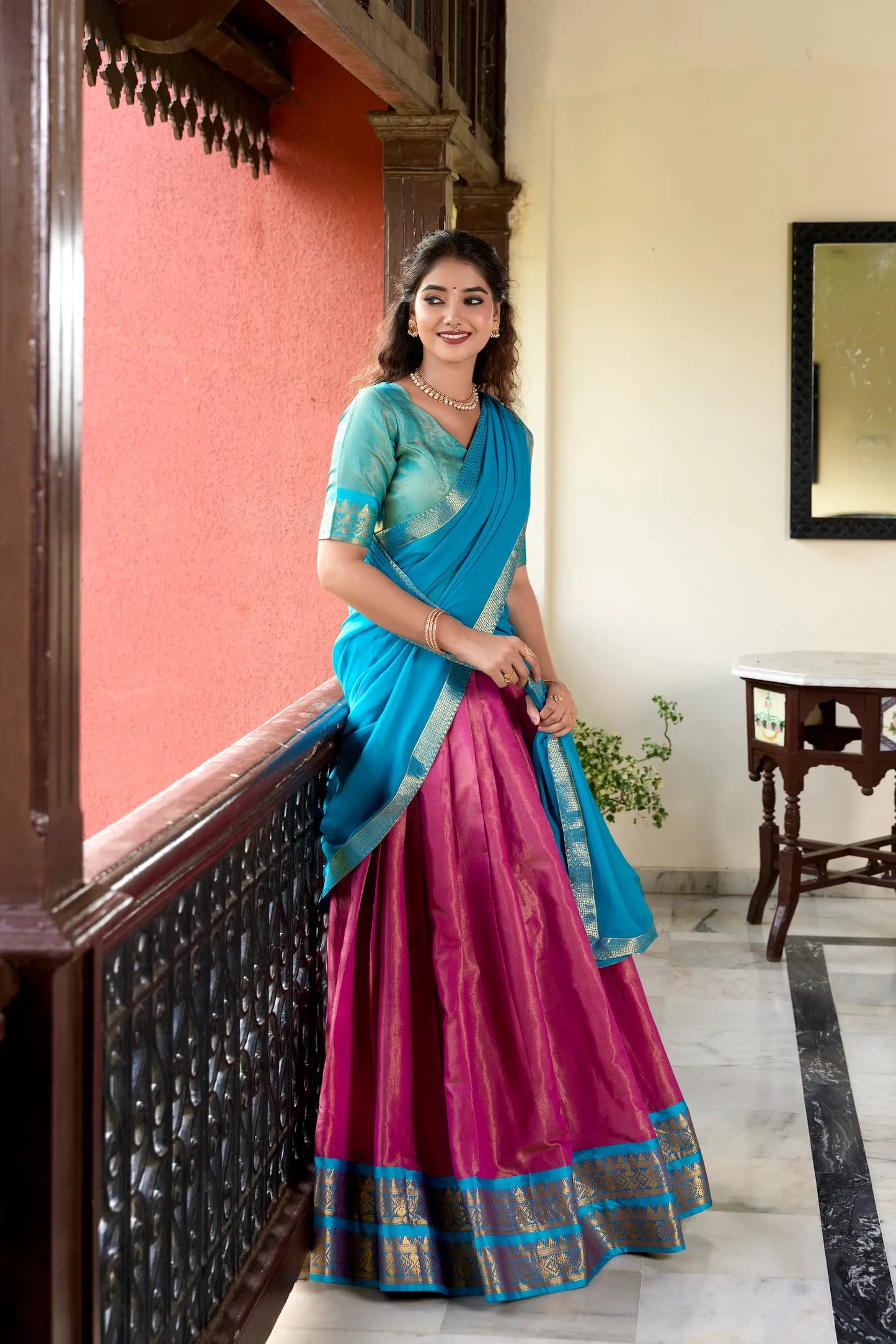 Kanchipuram, rosa Lehenga Choli mit Zari-Stickerei