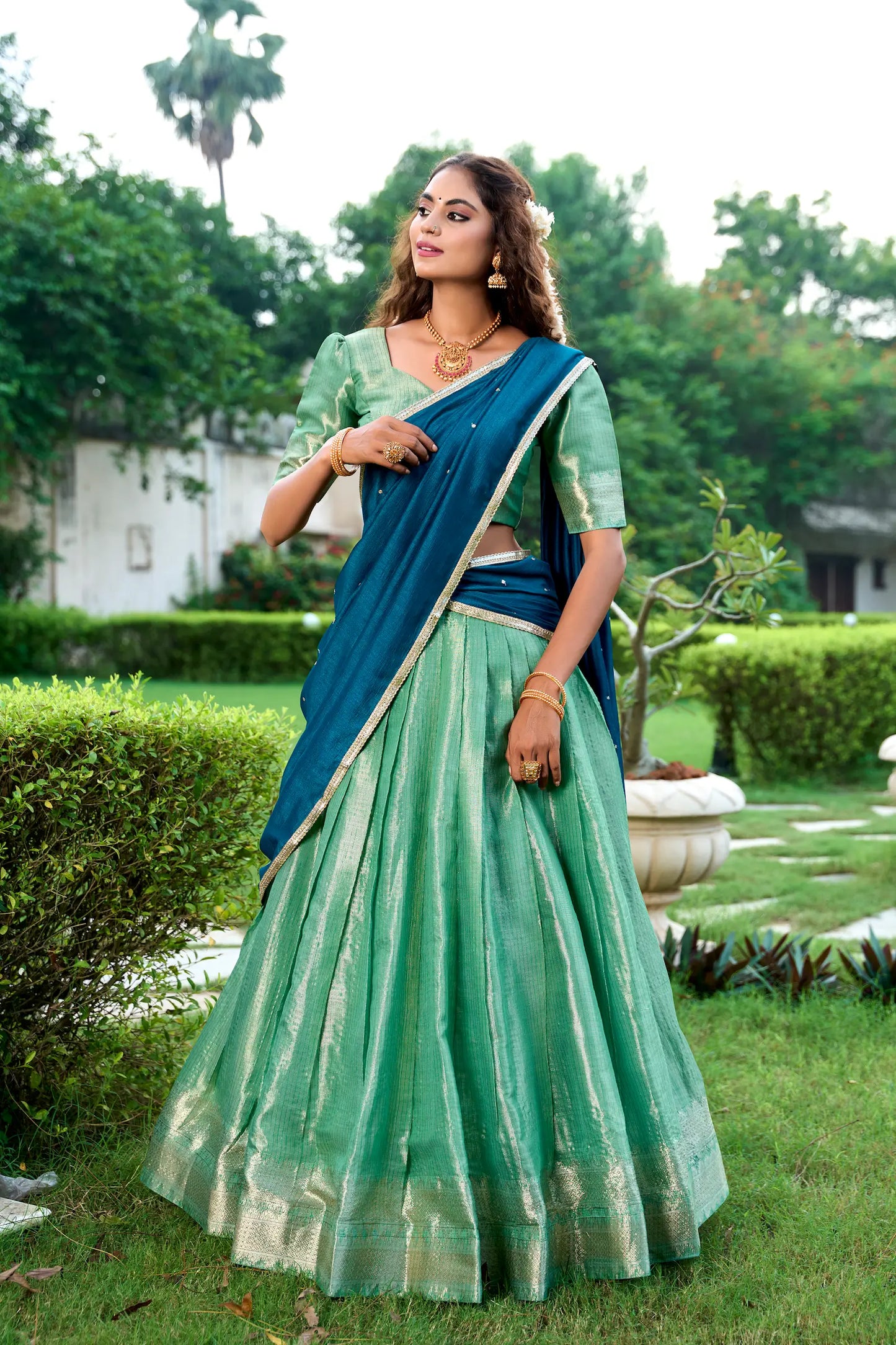 Seegrüner Lehenga Choli in Kanchipuram mit Zari-Webarbeit