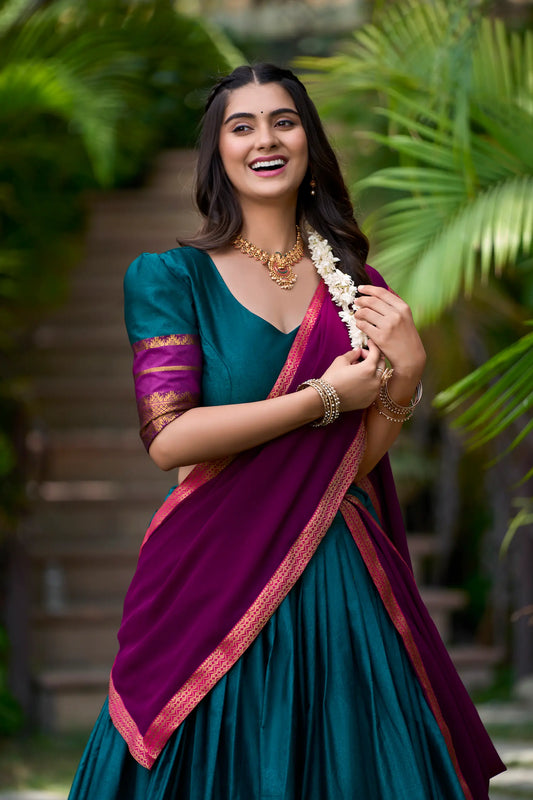 Lehenga choli en polycoton bleu-vert avec travail de tissage en Zari