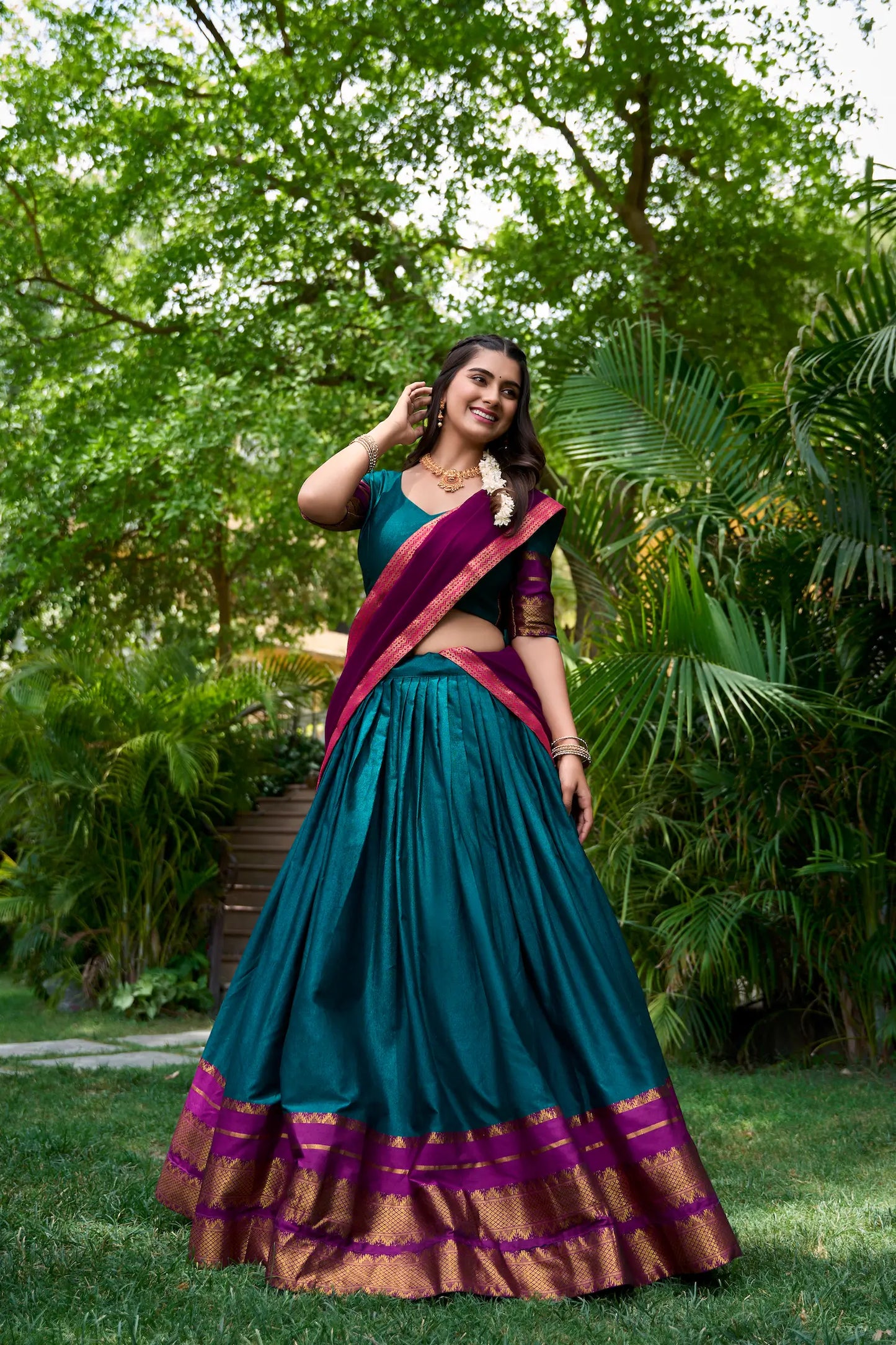 Blaugrünes Polycotton-Lehenga-Choli mit Zari-Webarbeit