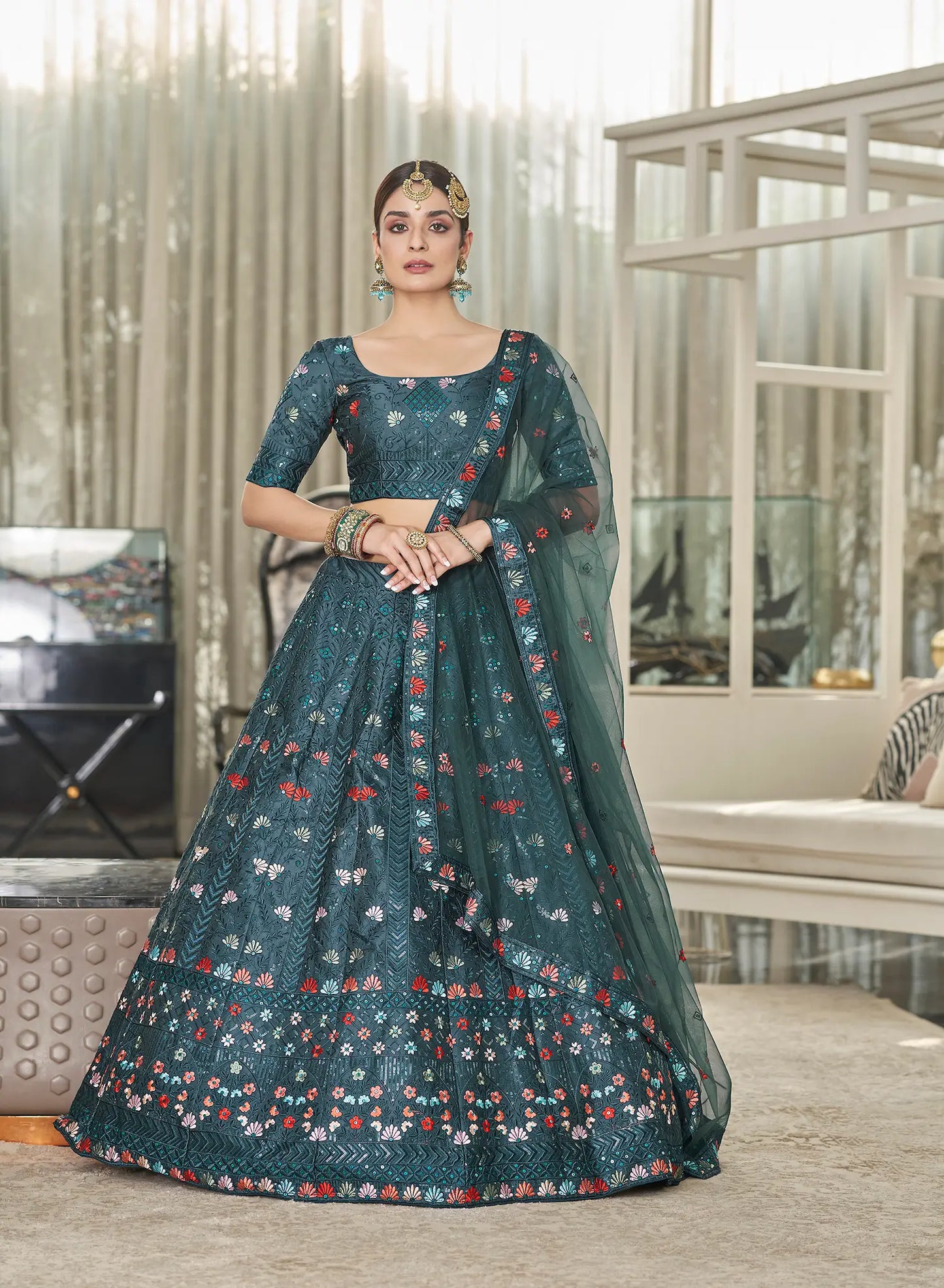 Lehenga Choli en Soie Verte Bleu-vert avec Broderie en Fil et Sequins
