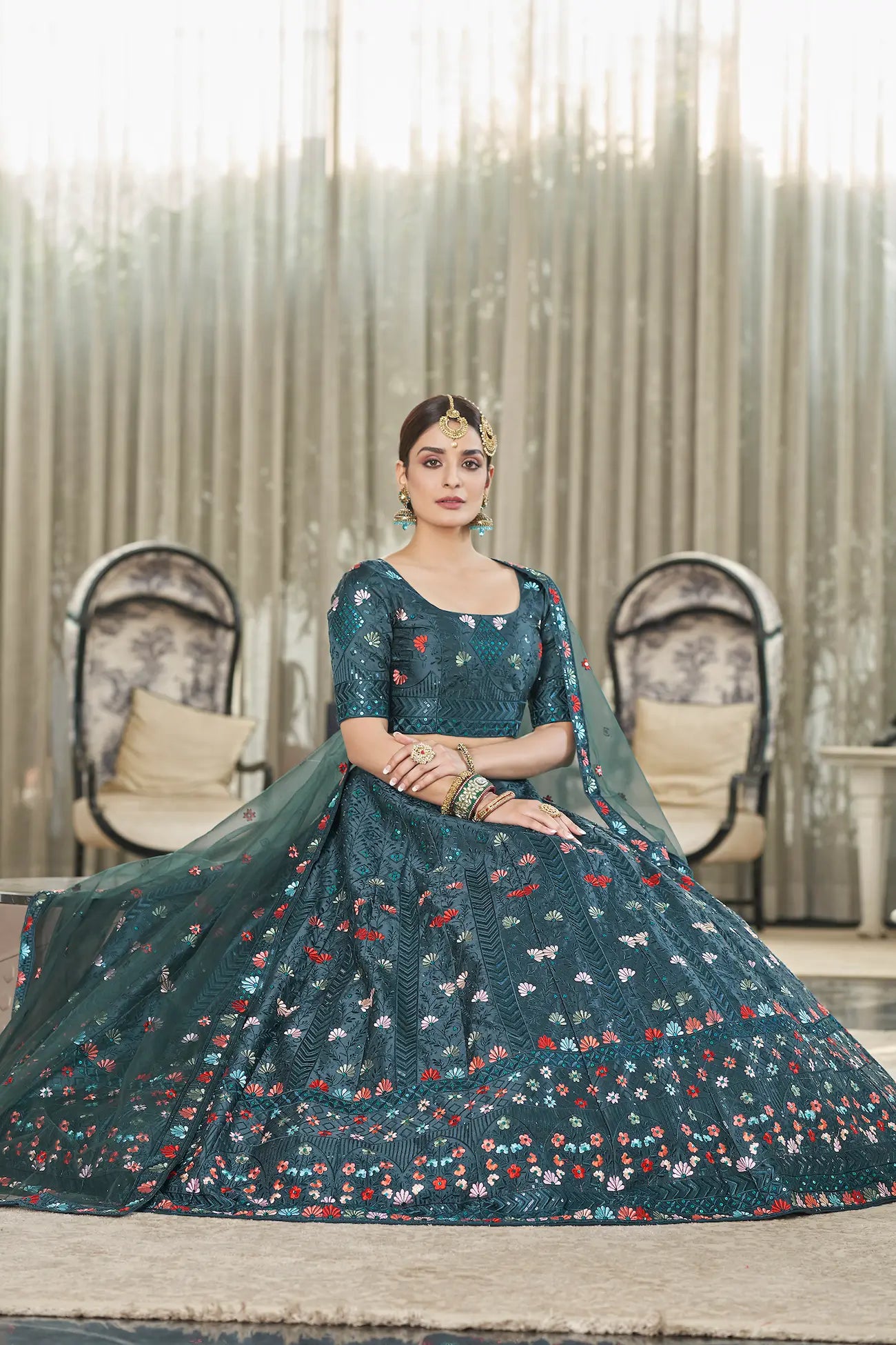 Lehenga Choli en Soie Verte Bleu-vert avec Broderie en Fil et Sequins