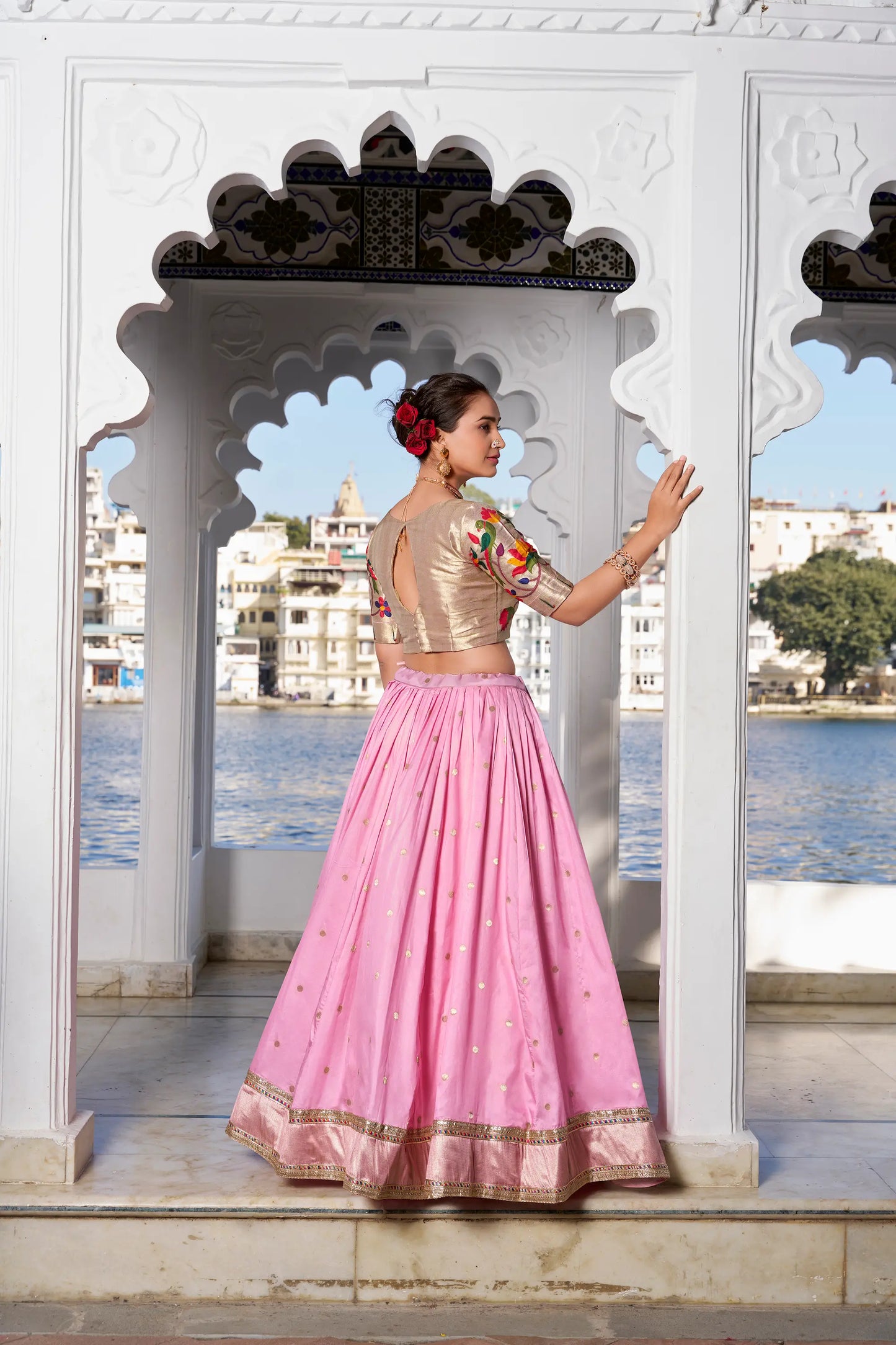 Lehenga Choli Paithani en Soie Jacquard Rose Pâle avec Tissage Zari