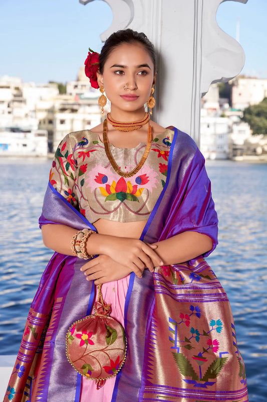 Lehenga Choli Paithani en Soie Jacquard Rose Pâle avec Tissage Zari