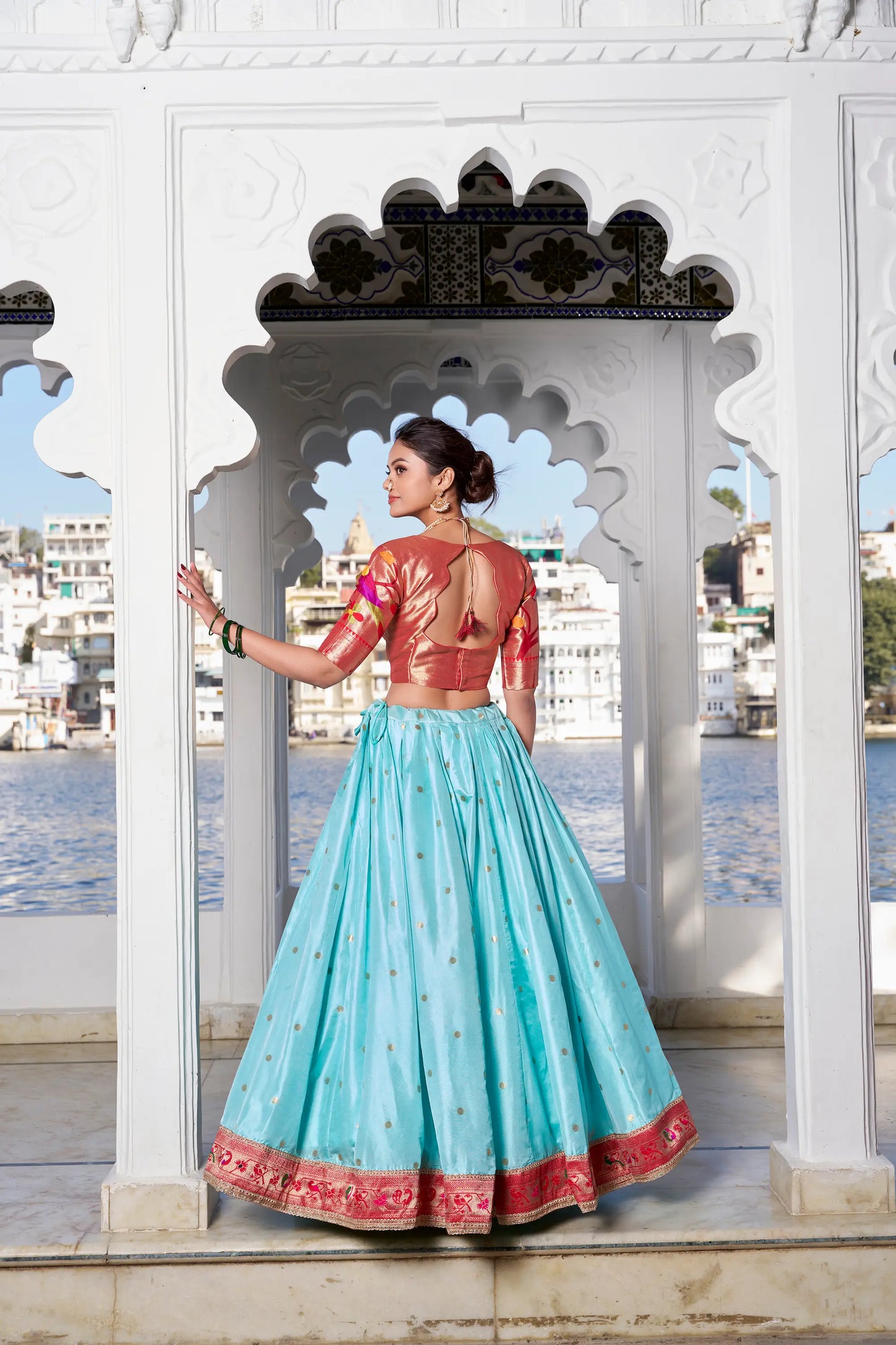 Lehenga Choli Paithani bleu mer en soie jacquard avec tissage Zari